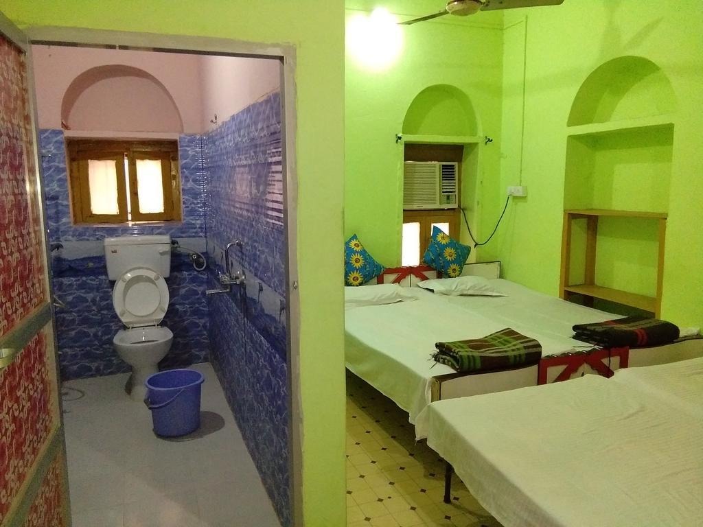ורנאסי Yogi Lodge מראה חיצוני תמונה
