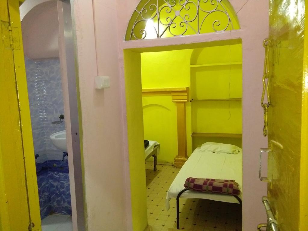 ורנאסי Yogi Lodge מראה חיצוני תמונה
