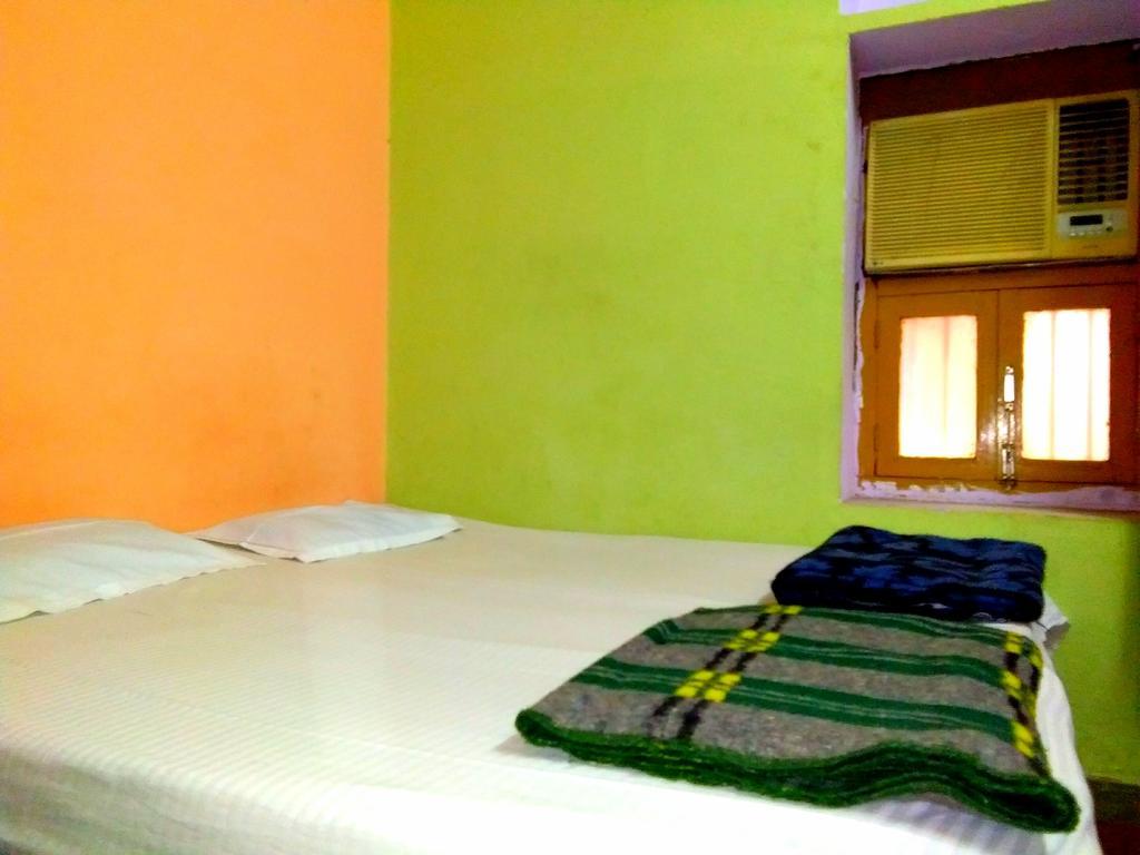 ורנאסי Yogi Lodge מראה חיצוני תמונה