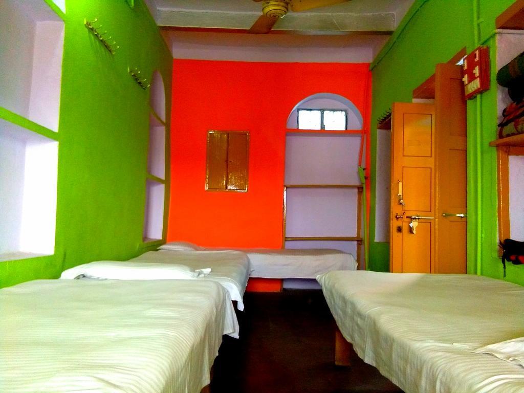 ורנאסי Yogi Lodge מראה חיצוני תמונה